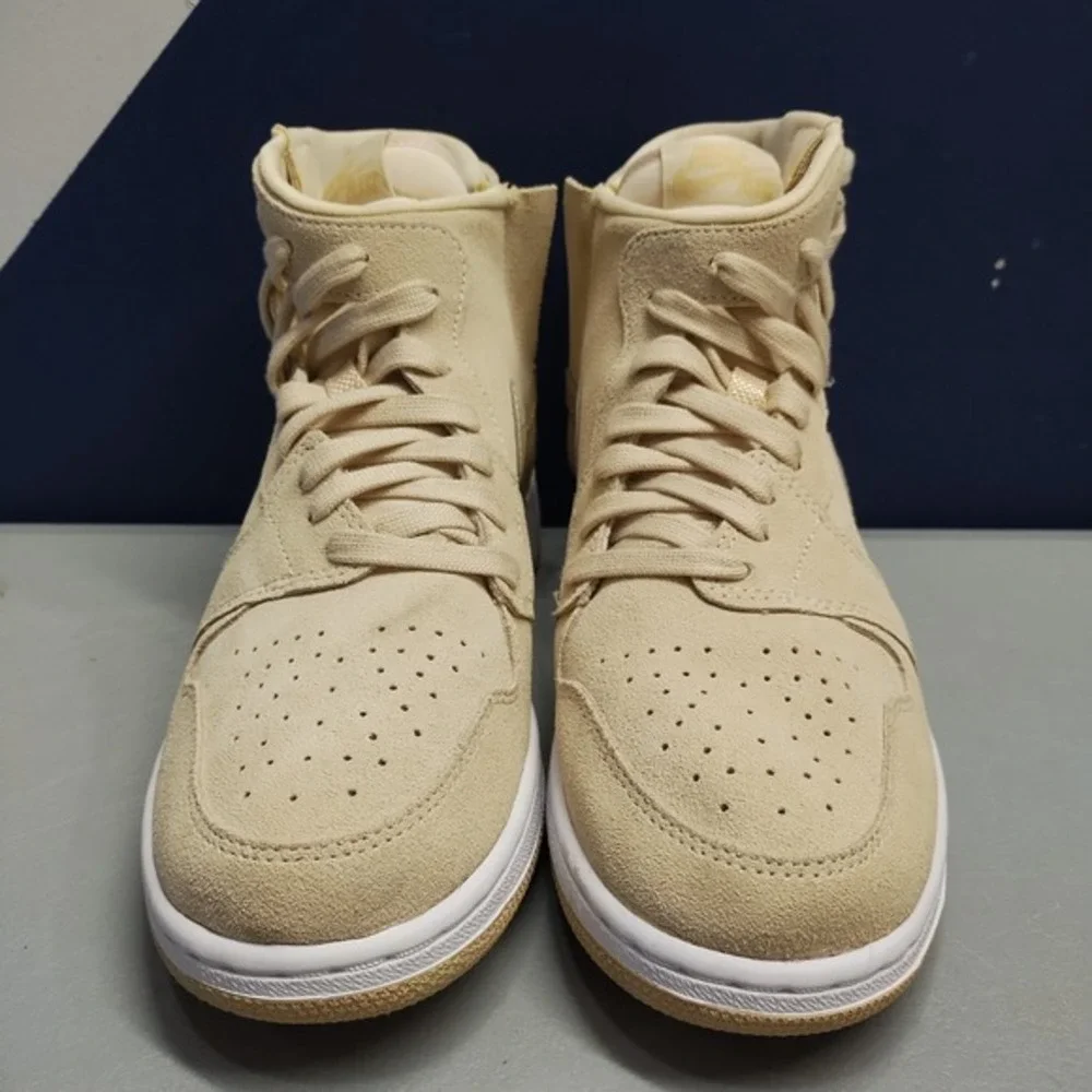 Nike Air Jordan 1 Rebel XX Sneakers Womens Size 8 Tan White Lace Up‎ AR5599-201